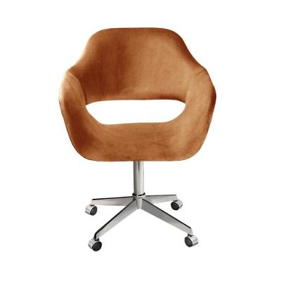Poltrona Zara Giratória com Rodinhas Veludo Terracota 400 Bella Decor