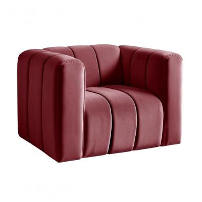 Poltrona Mona Decorativa Suede Bordo 110 Estofado Volumoso Madeira Eucalipto Conforto Bella Decor