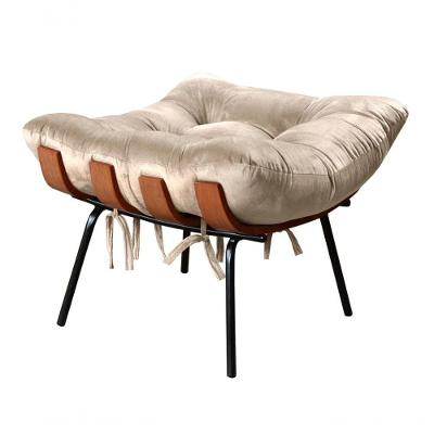 Puff Costela Suede Bege 080 Fibra Siliconada Pés Madeira Bella Decor