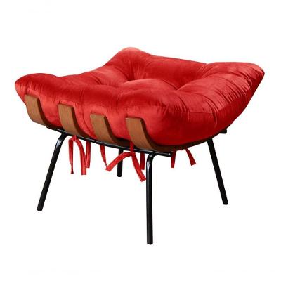Puff Costela Suede Vermelho Estrutura Aço Pés de Madeira Bella Decor
