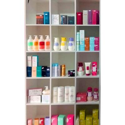 Kit Expositor Colméia 15 Nichos e Balcão Arara 2 Peças