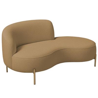 Sofá Curvo 3 Lugares 180cm Braço Dir. Thommy Pés Ouro Bouclé Camel - Nexta Casa