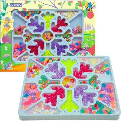 Brinquedo Kit Miçangas Encantadas 572 Peças para Criar Pulseiras Colares Aneis e Chaveiros Infantis