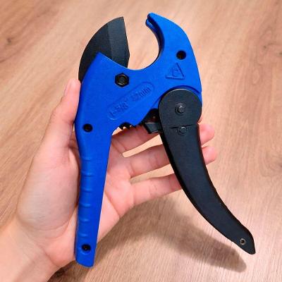Cortador de Tubo PVC Manual para Tubos 42mm Aco Inox Sistema de Catraca Azul