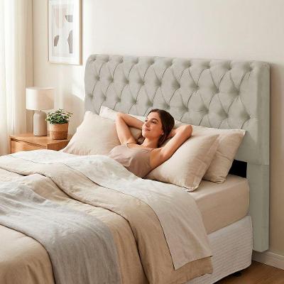 Cabeceira King Sarah com Frame Madeira Maciça Suede Bege Abmaza