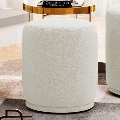 Puff Decorativo Orgânico Mavi Redondo Espuma Bouclê Poliéster Creme Abmaza