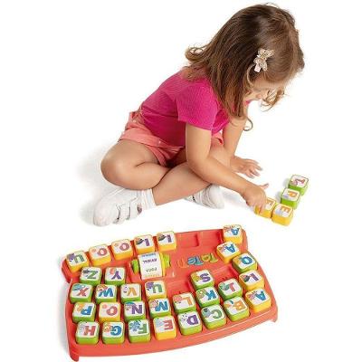 Brinquedo Educativo Monta Palavras com Mesa Alfabeto e Roleta Tateti Brinquedos