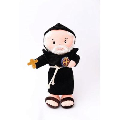 Boneca de Pelúcia São Bento 32cm Plush Detalhes Bordados Zip