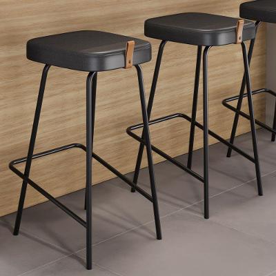 Kit 02 Banquetas Altas Vik Courino Base Fixa sem Encosto Preto Abmaza