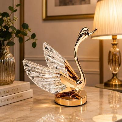 Luminária Decorativa Cisne Dourado LED Branco Quente Bivolt 29cm