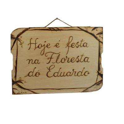 Placa Decorativa de Madeira Pirografada com Suporte em Couro 26x36cm