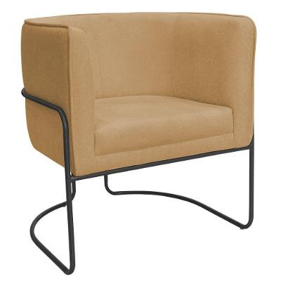 Poltrona Decorativa Betina Bouclé Camel Base Aço Preto Nexta Casa