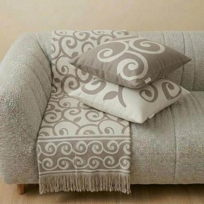 Kit Manta e Almofadas Decorativas Arabesque Caramelo Nexta Casa
