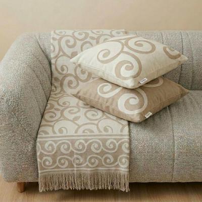 Kit Manta e Almofadas Decorativas Arabesque Bege 5 Peças Nexta Casa