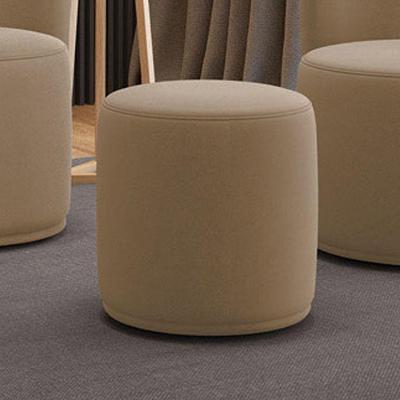 Puff Redondo Malu para Sala Madeira Suede Marrom Rato D'Rossi