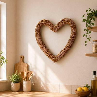 Guirlanda Coração em Palha Natural 35cm Decorativa Marrom Artesanal