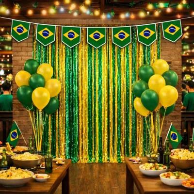 Kit de Decoração Brasil Cortinas Metalizadas Balões Faixa Verde e Amarelo Extra Festas