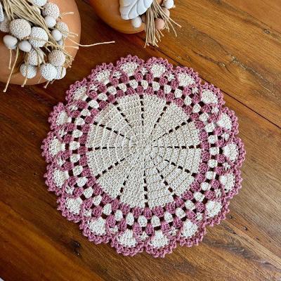 Sousplat Crochê Artesanal Romântico 38CM Algodão Feito à Mão Cru e Rosê