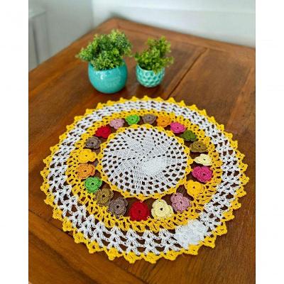 Toalha de Bandeja Redonda Crochê Artesanal Floral 45cm Amarelo Ouro