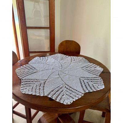 Toalha de Mesa Crochê Folha Torta Polipropileno 95CM Branco Artesanal