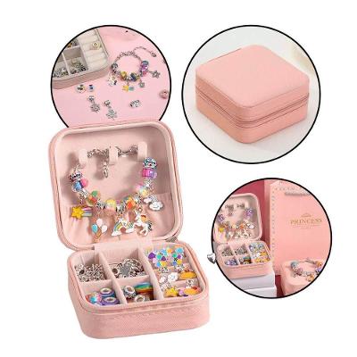 Kit Pulseira Bijuterias Infantil Miçangas e Berloques 66 Peças Rosa