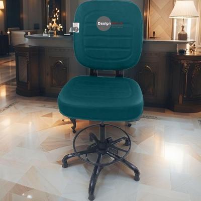 Cadeira Caixa Alta Linha Plus Size Presidencial com Revestimento em Couro Sintético Base Giratória