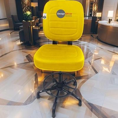 Cadeira Secretária Linha Plus Size Courino Base Giratória Ajustável com Apoio Fixo Amarela Design