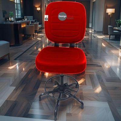 Cadeira Secretária Linha Plus Size Alta com Revestimento em Couro Sintético Base Giratória 250kg