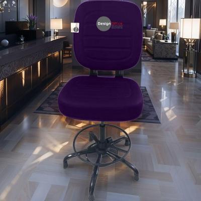 Cadeira de Diretor Linha Plus Size Alta Giratória Até 250kg Revestida em Couro Sintético Roxo Design