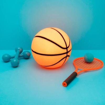 Luminária de Mesa 3D Bola de Basquete Bivolt TPC com Design Esportivo para Quartos e Ambientes