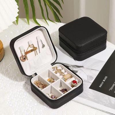 Porta Joias para Viagem Compacto com Divisórias Removíveis e Ganchos Internos Preto OEM