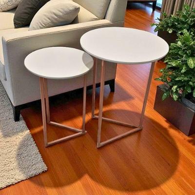 Kit 2 Mesas Laterais Jade Orgânicas Tampo MDF Base Metal Rose Gold-Off White