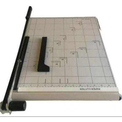 Guilhotina de Papel A3 Motivate 8272-A3-mt com Margeador Magnético para 12 Folhas 80g