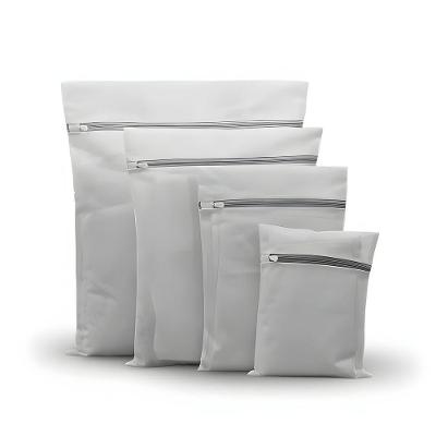 Saco para Lavanderia e Armazenamento em Poliéster com Zíper Seguro Dobrável Kit 4 Unidades Utimix