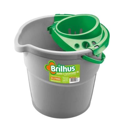 Balde com Escorredor Brilhus 9L em Plástico para Limpeza de Ambientes Cinza Bettanin