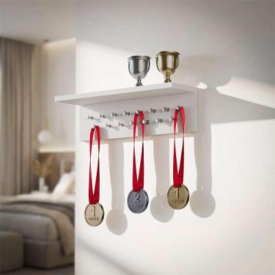 Porta Medalhas com Prateleira 45cm MDP 15mm Branco Mercado das Prateleiras