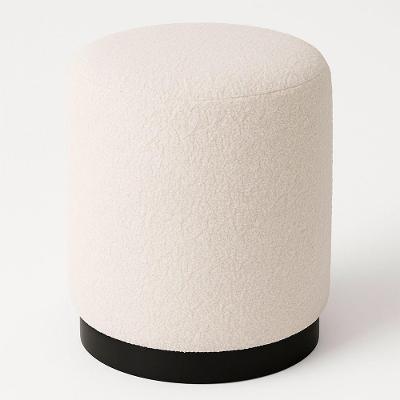 Puff Redondo Kira Bouclé Madeira Maciça Couro Sintético Off White