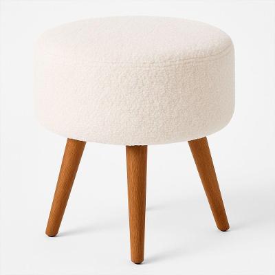 Puff Redondo Yuna Pés Palito Madeira Maciça Assento Espuma Bouclé Off White Sallar Home