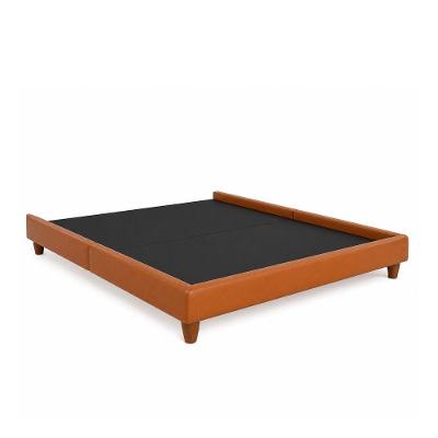 Cama Japonesa Casal Corea com Estofamento em Courino Caramelo Madeira Sallar Home
