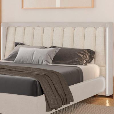 Cabeceira Yeon Facto King no Estrado Madeira Maciça Linho Off White com LED Sallar Home