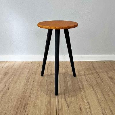 Mesa Lateral Redonda com Pé Palito MDF Madeira Pinus 30CM Carvalho e Preto