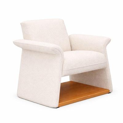 Poltrona Linea Decorativa com Revestimento Bouclé e Courino Confortável Off White Sallar Home