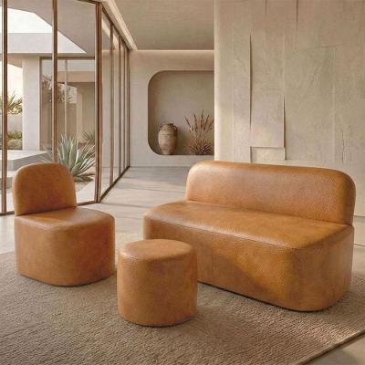 Kit Poltrona Lumiere com Puff Coliseu e Namoradeira Naeris Couríssimo Confortável Café Lyam Decor