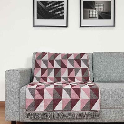 Manta Dallas com Franjas Decorativas Tecido Jacquard 1,60m X 1,40m Vermelho Clara Luz Decora