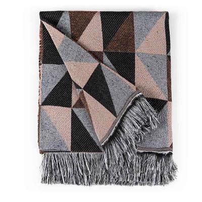 Manta Dallas Tecido Jacquard com Franjas Decorativas Caramelo e Preto Clara Luz Decora