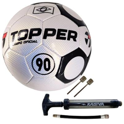 Kit Bola de Futebol Campo Oficial 90 com Bomba de Ar Dupla Ação Branco e Preto Topper