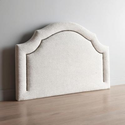 Cabeceira Solteiro Provençal Luxo 90x60cm Fixação na Parede MDF Bouclê Off White com Tachas Fumê
