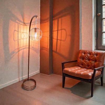 Luminária de Chão Emma com Cúpula Aramada Moderna em Metal Cobre Ideal Iluminação 167CM