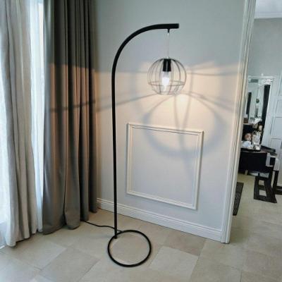 Luminária de Chão Nívia Design Industrial Retrô Cúpula Aramada Preto Ideal Iluminação
