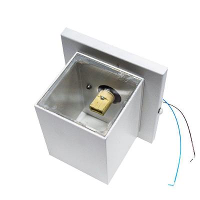 Arandela AR-248-10V com Iluminação para 1G9 Vedada em Vidro Transparente Alumínio Branco Belly Decor